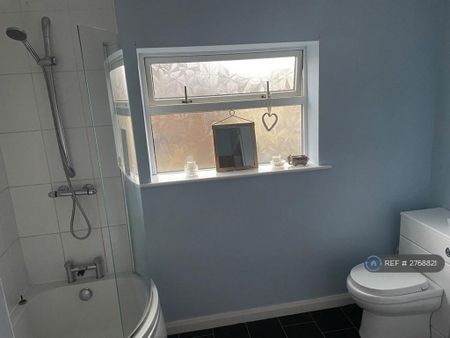 3 bedroom terraced house to rent - Photo 5