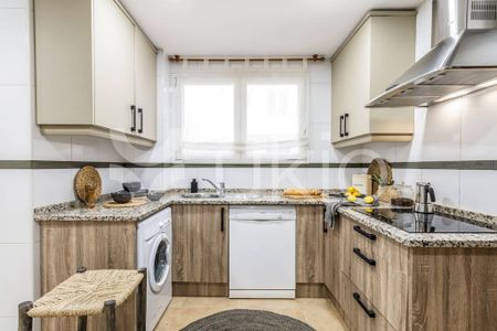 5 room luxury Flat for rent in Madrid, Community of Madrid - Photo 2