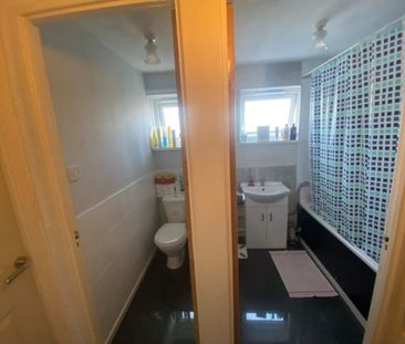 Room in a Shared House, Servia Drive, LS7 - Photo 5