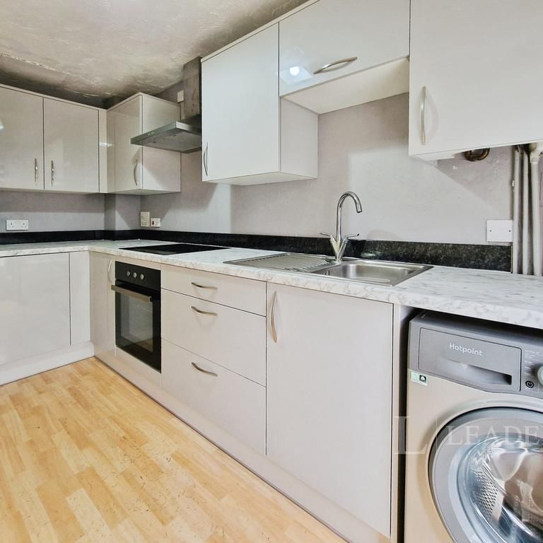 4 bedroom terraced house to rent - Photo 1