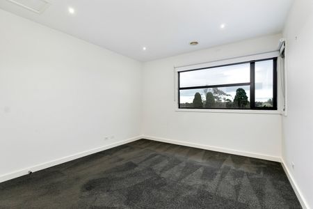 2/19 Alma Street, Lower Plenty VIC 3093 - Photo 5