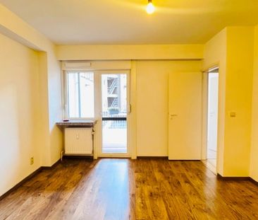 Centraal gelegen gerenoveerd 3-slaapkamerappartement met 2 terrassen - foto 2