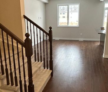 For Lease - 527 Galanthus Walk, Kanata, Ontario - Photo 3