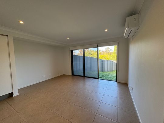 Low Maintenance 2 bedroom Unit - Photo 1