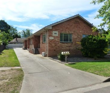 Charming Old East Albury Unit - Photo 5