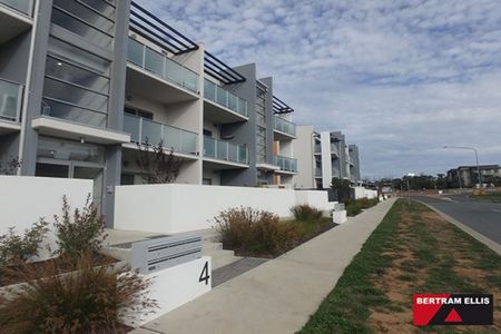 One Bedroom plus Study Apartment - Photo 2