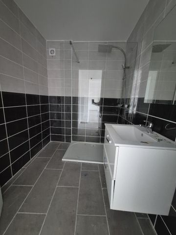 Location Appartement 3 pièces 73m² FEIGNIES 59750 - Photo 5