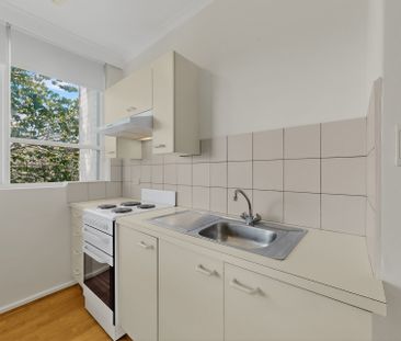 Top Floor One Bedroom Apartment - Photo 6