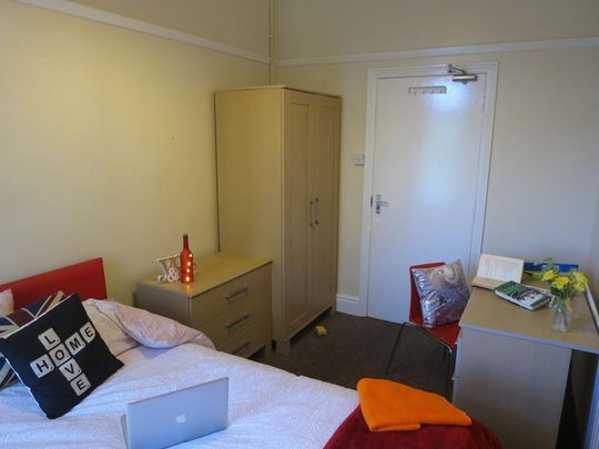 6 bedroom house to rent - Photo 1