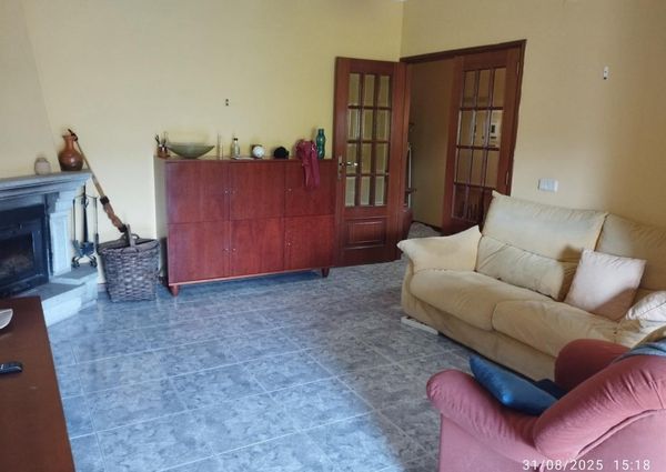 Quarto cama de casal com casa de banho partilhada GUALTAR