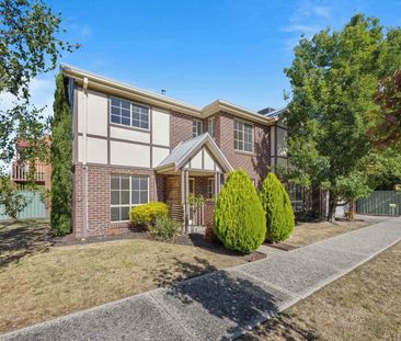 MODERN FAMILY LIVING IN THE HEART OF LAKE GARDENS - Photo 6