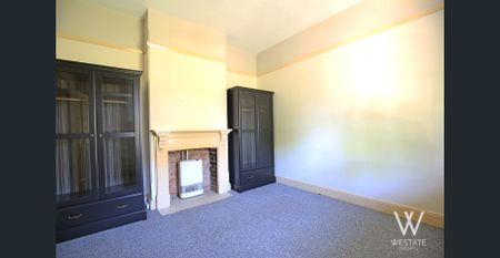 FAMILY HOME IN QUIET STREET - Photo 4