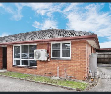 Spacious and Sophisticated Family Residence in Clarinda - Photo 6