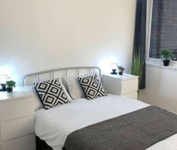 Victoria Park Square Room 1 - Photo 3