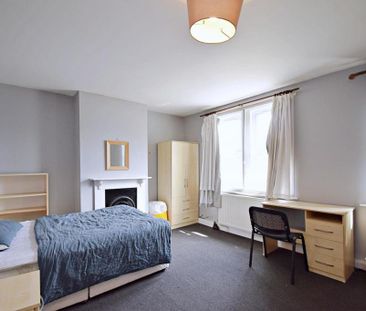 4 bedroom semi-detached house to rent - Photo 5