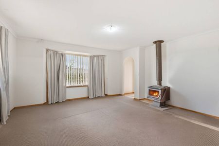 Spacious Family Home with Huge Backyard & Entertaining Deck - Photo 2