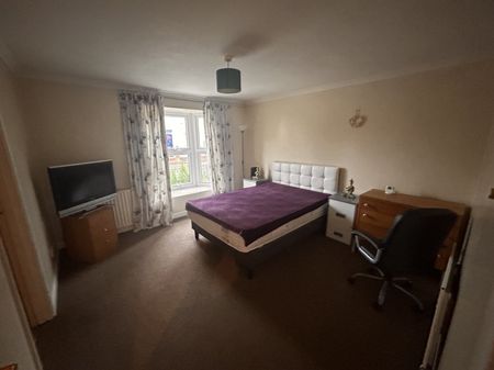 1 bed Apartment - To Let - Photo 3