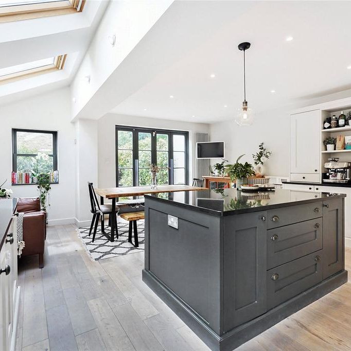 5 bedroom semi-detached house to rent - Photo 1