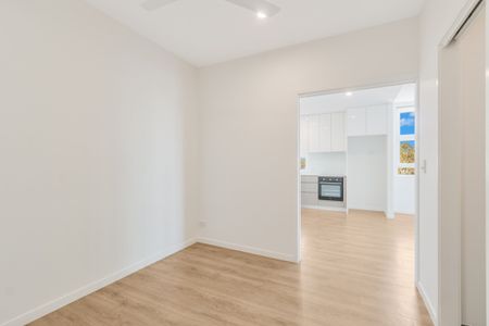 TIDY BEACHFRONT APARTMENT - Photo 2