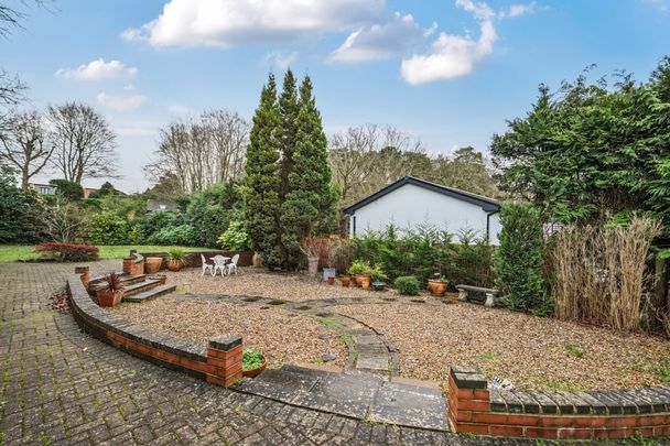 5 bedroom detached house to rent - Photo 1