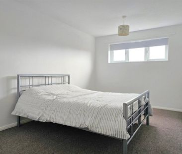 Franklin Close, Taunton, Somerset, TA2 - Photo 2