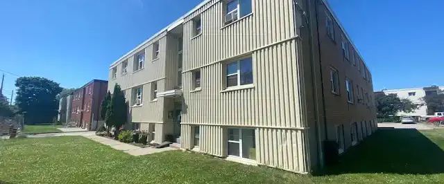 2 BDRM IN OSHAWA, BY OSHAWA SHOPPING CENTRE | 290 Montrave Avenue, Oshawa - Photo 1