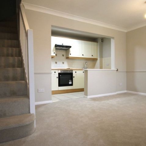 Bishops Drive, Feltham,TW14 - Photo 1