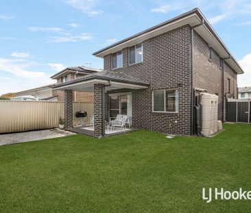 Stunning 4 Bedroom Home - Great Location! - Photo 6