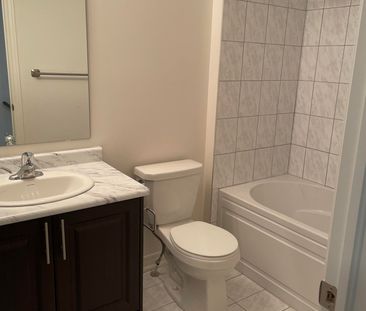 For Lease - 460 Silver Maple Road, Oakville, Ontario - Photo 2