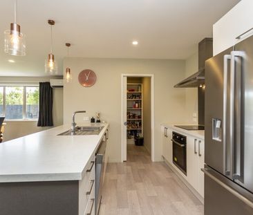 Spacious and private family home! - Photo 2