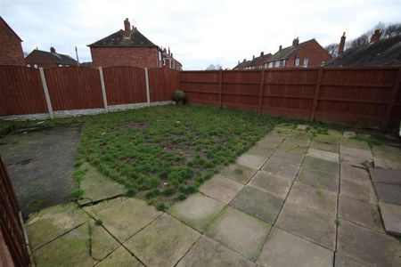 Manor Drive, Featherstone, Pontefract, WF7 - Photo 2