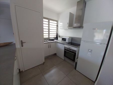 Location Appartement 2 pièces 55m² ST PAUL 97434 - Photo 3