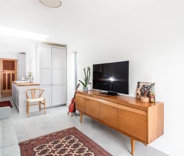 3 bedroom end of terrace house to rent - Photo 3