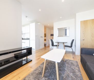 Sovereign Tower, 1 Emily Street, London, E16 - Photo 2