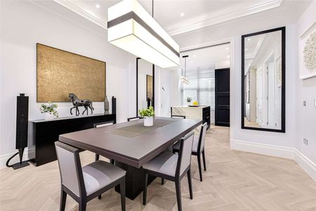 Exceptional 3 bedroom, 3 bathroom lateral apartment in a prestigious development with concierge, and facilities including a gym, yoga studio and meeting room. - Photo 4