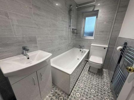 Nightingale Avenue, Frome, Somerset, BA11 - Photo 5