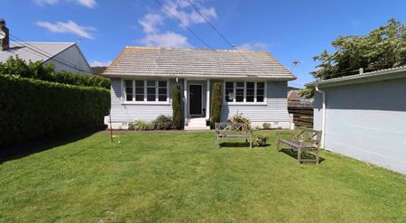 Situated in a highly sought after area, welcome to 66 Rata Street! - Photo 4