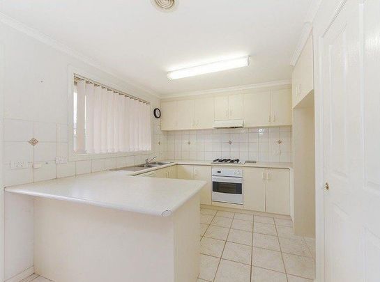 Spacious 3-Bedroom Home in Keilor Lodge - Photo 1