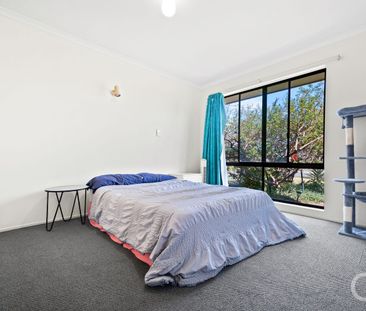 Open the Door to Coastal Comfort - Photo 3