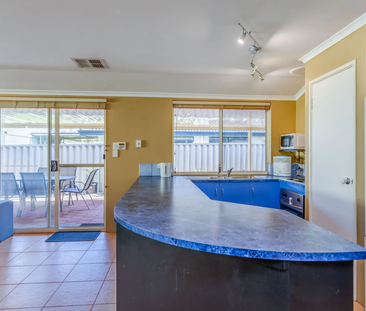 5 Hastie Close, Brookdale WA 6112 - House For Rent - $600 | Domain - Photo 3