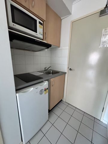 Unfurnished 1B/1B Apartment in the Heart of Melbourne CBD - Photo 3