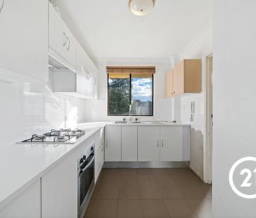 2 Bedroom Unit - As New Carpet and Blinds - Photo 3