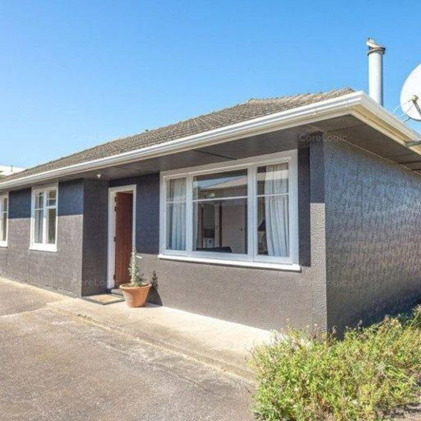 Sunny family home - Photo 1