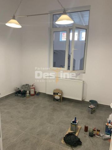 Dacia - Vasile Lascar I Vila 9 camere I Renovata recent - Photo 2