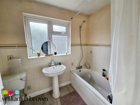 London Road, Grays - Photo 2