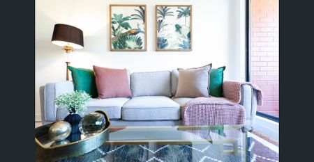 Two-bedroom designer apartment with city skyline views - $1,200/week fully furnished - Photo 2