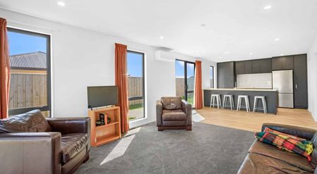 Fresh Two Bedroom Home In Amberley! - Photo 3