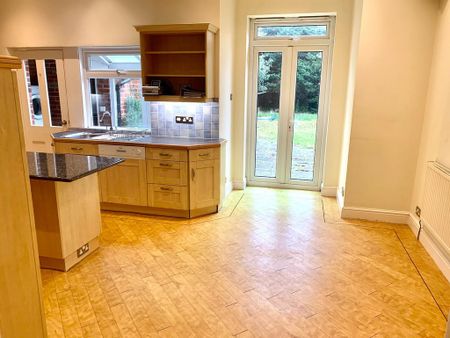 4 bedroom detached house to rent - Photo 2