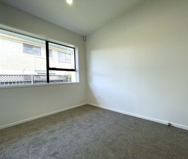 Recently Renovated 3-Bedrooms Home in Quiet Sunnyhills Cul-de-Sac - Photo 3