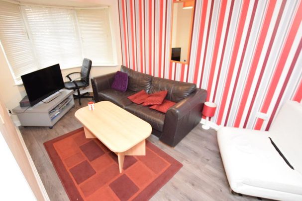 1 bedroom in a house share to rent - Photo 1